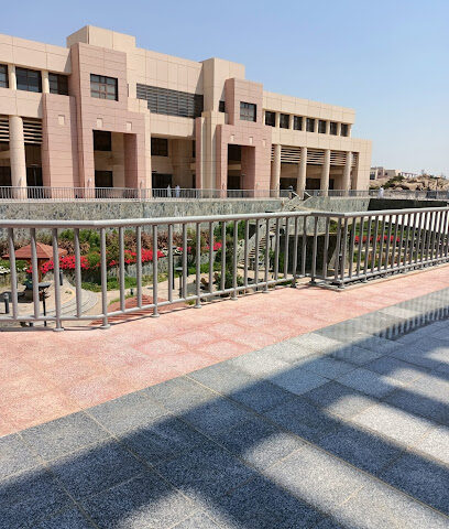 كلية الشريعة وأصول الدين - Al Fara - +966 17 241 9895