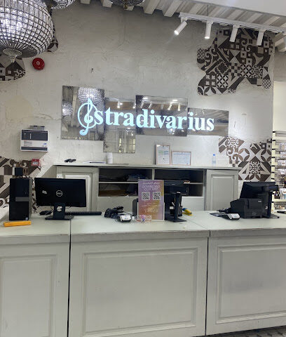 Stradivarius - Al Madinah Al Munawwarah -