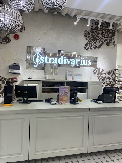 Stradivarius - Saudi Arabia|Al Madinah Al Munawwarah 42331|Al'uyun|4001 King Abdullah Branch Rd