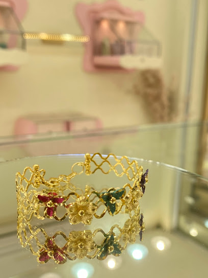 مجوهرات الملكة للأطفال - Saudi Arabia|Buraydah 52211|7838 طريق الملك فيصل، حي العجيبة، بريدة 52355 3843،