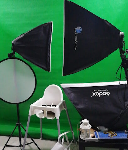 Studio affection for filming marriages - Al Qatif - +966 53 184 2871