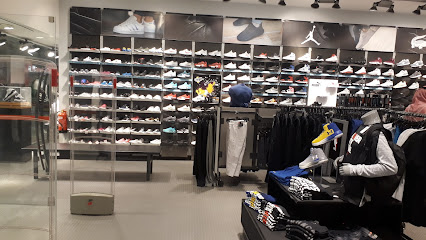 Foot Locker - Al Khobar - +966 13 667 8603