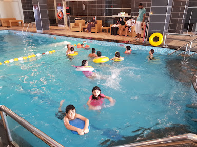 مسبح اكاديمية جولدن بوى لتعليم السباحة - Al Khobar - +966 56 366 3357