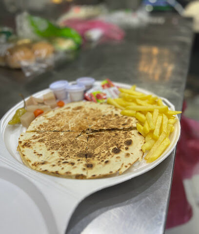 هرم الشاورما - Al Jumum - +966 50 786 0364