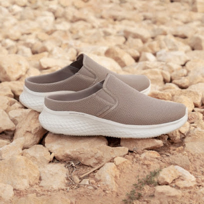 Skechers - Al Othaim Mall - Unaizah - Onaiza - +966 56 144 1628