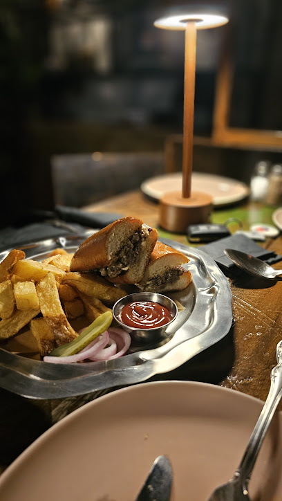 Munchies Restaurant مطعم منشيز - Safwa 32827