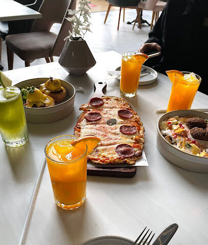 Evoke Restaurant & Lounge (مطعم ايفوك) - Al Hofuf - +966 13 582 9994