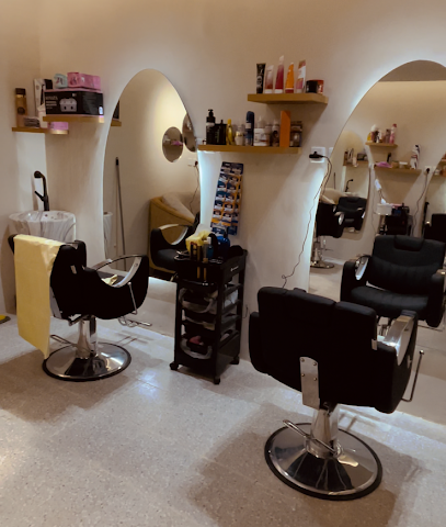 حلاق صالون شيك زون - Hail - +966 55 703 8501