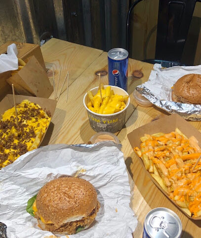 برقر ٦٦ Burger 66 - Al Qurayyat - +966 50 235 2357